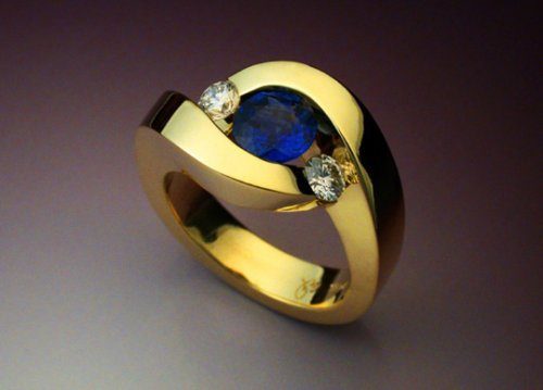 18k Gold Ring with Sapphire Diamonds