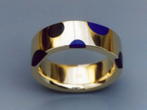 14k Gold Ring Inlaid with Black Jade and Lapis