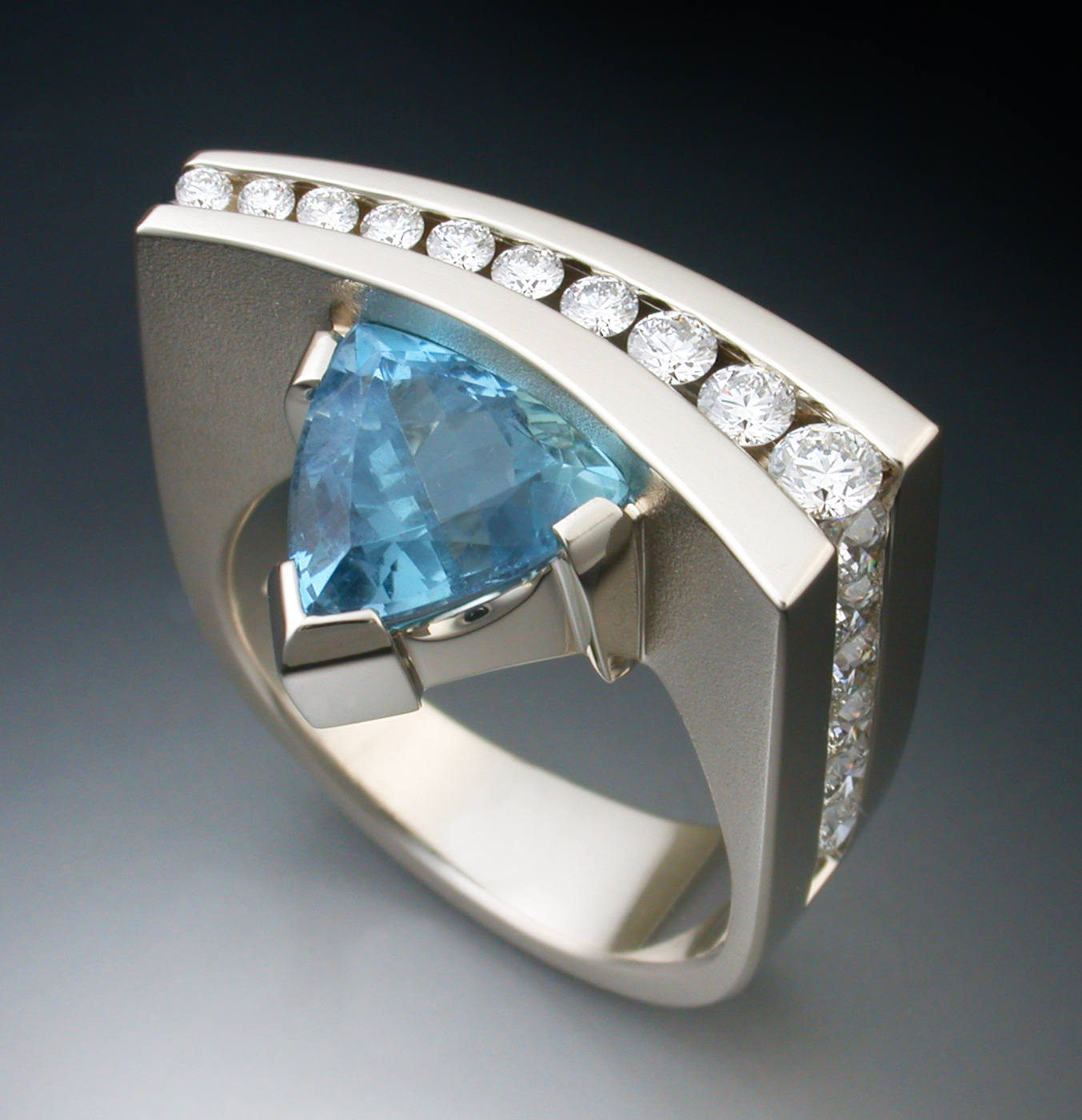 White Gold Woman's Ring with Aquamarine and Diamonds - Metamorphosis ...